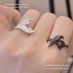 Qiyu シルバーホワイトと周囲の深海の空気質の小さな魚のファッションパールフィッシュテールリングライト高級リングラブ