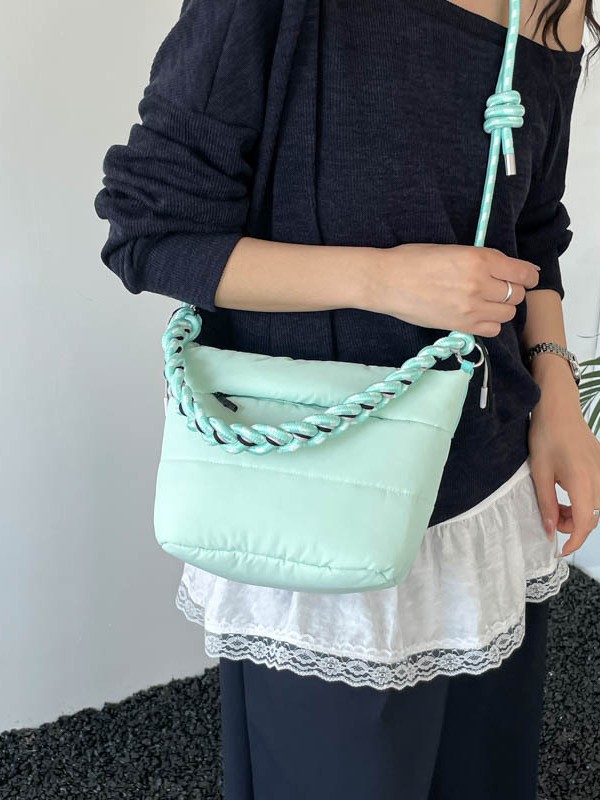 Bolso coreano nicho tejido hombro único bolso de brazo venta en caliente nueva sensación de alta calidad transfronteriza bolso de algodón ligero bolso de mochila