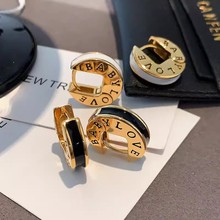 黑色珐琅铜耳环2025新款爆款高级感耳饰欧美小香风轻奢字母耳扣