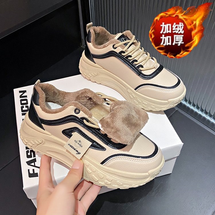 Zapatos de papá de otoño y invierno para mujeres con un pequeño aumento de altura de zapatos de mujer 2025 nuevos muffin zapatos deportivos casuales de suela gruesa para mujeres