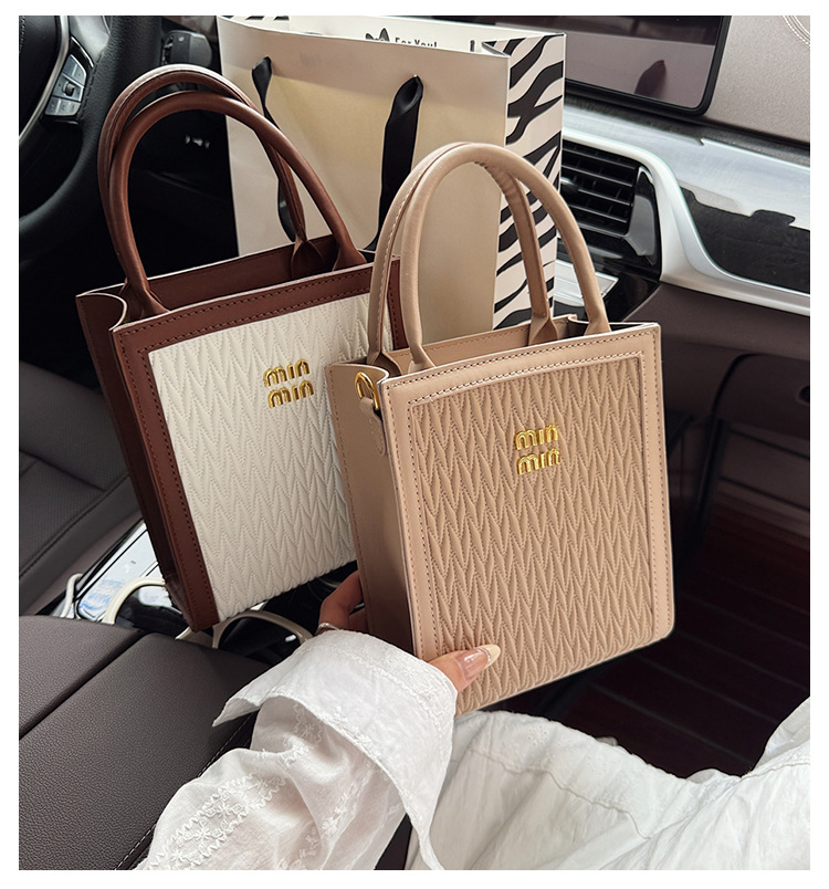 This year, the "Small Bag Women 2025" new trendy summer fashion, versatile and niche design hand-held shoulder crossbody bag is in vogue full figure