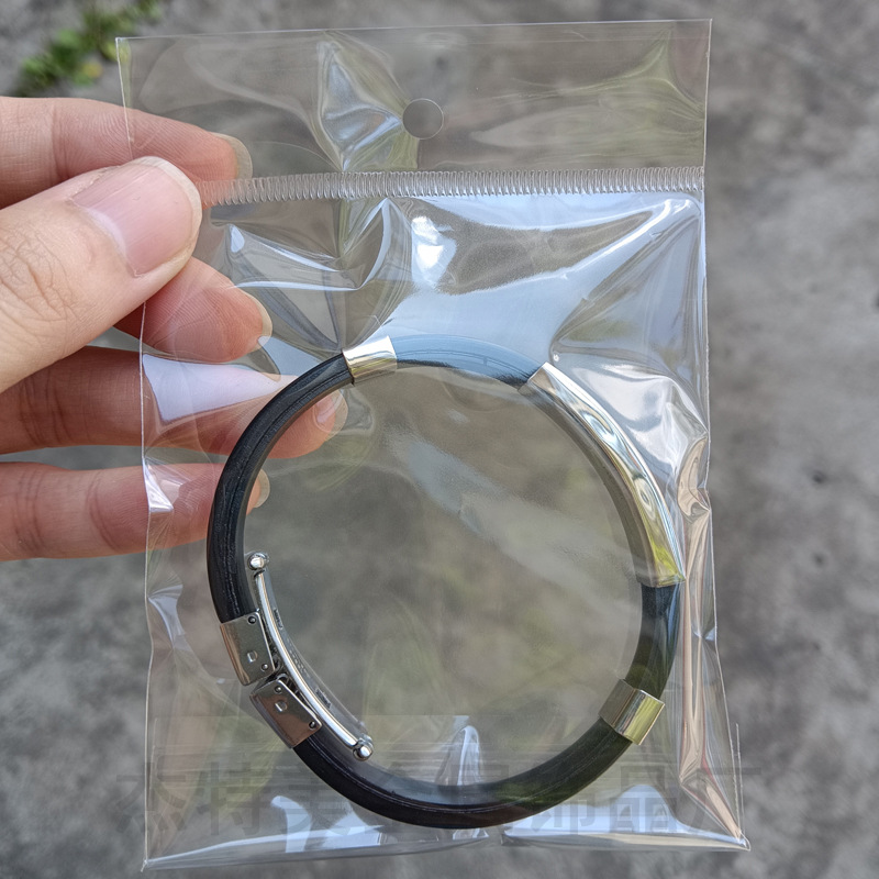 Yiwu joyería pequeña al por mayor botón de mariposa de verano pulido transfronterizo un hombre y una mujer joyería pequeño producto pulsera de acero inoxidable