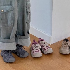 2025春の新型子供運動靴男女子供の野外徒歩で渓靴を追跡します。