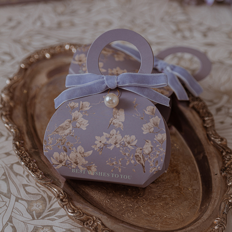 2024 New Arrival Floral and Bird Pattern Wine Red Wedding Favor Boxes European Style Gift Boxes