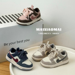 子供のロートップスニーカー Maixiaomai 2025 秋の新ファッションカラーマッチングソフトソールカジュアルシューズ男の子と女の子のスポーツシューズ