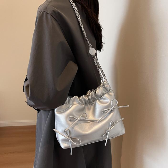 Bolsa de cubo de arco súper caliente para mujeres 2025 nuevo bolso de hombro de cadena universal de alta moda bolso de brazo