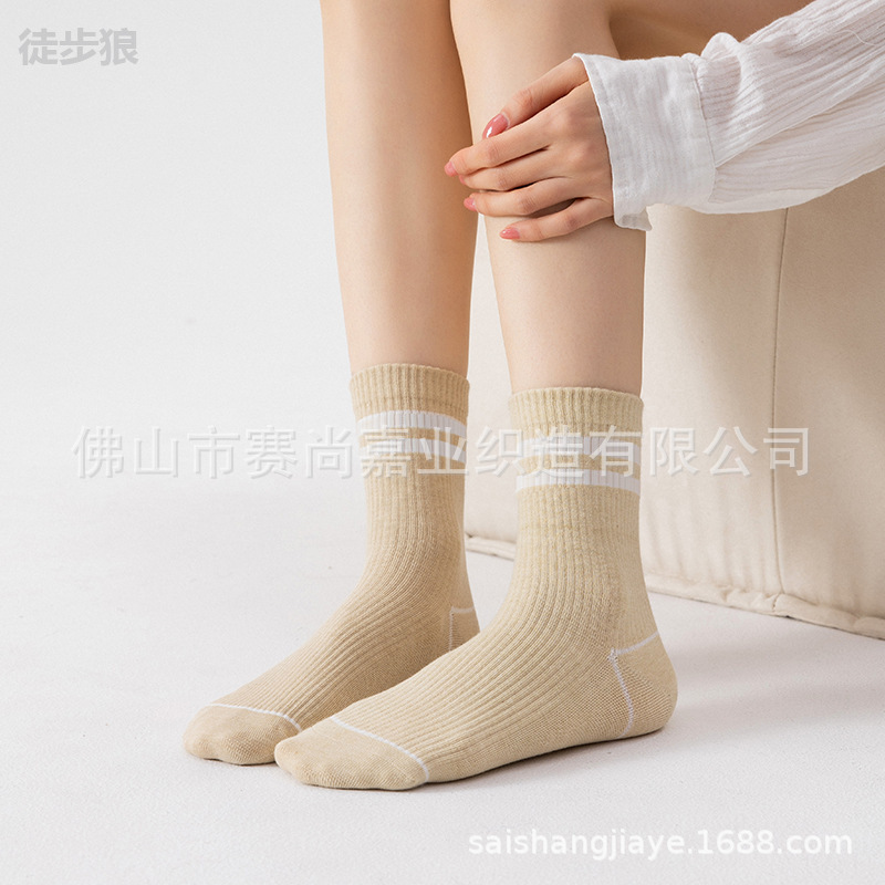 Light Apricot-Colored Vertical-Striped Mid-Calf Women's Cotton Socks with Mesh on the Sole for Breathability and Sweat-Wicking, Suitable for Daily Home Use and Outdoor Activities, Versatile Youth Cotton Socks