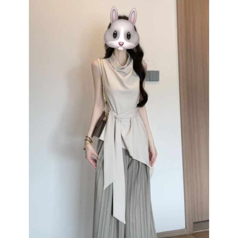 A Complete Set of Ootd Outfits with a Unique Design, Featuring a Retro-Style Sleeveless Top with a Draped Collar and Wide-Leg Long Pants Two-Piece Set