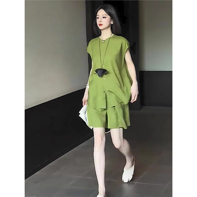 深圳南油高级感时尚套装女2025夏气质洋气绿色短袖上衣短裤两件套|undefined