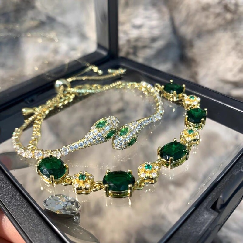 2026 New Model Snake-Shaped Rhinestone Bracelet with a Unique Design, Minimalist Style, Enhances Complexion, High Aesthetic Value, Versatile Retro Bracelet