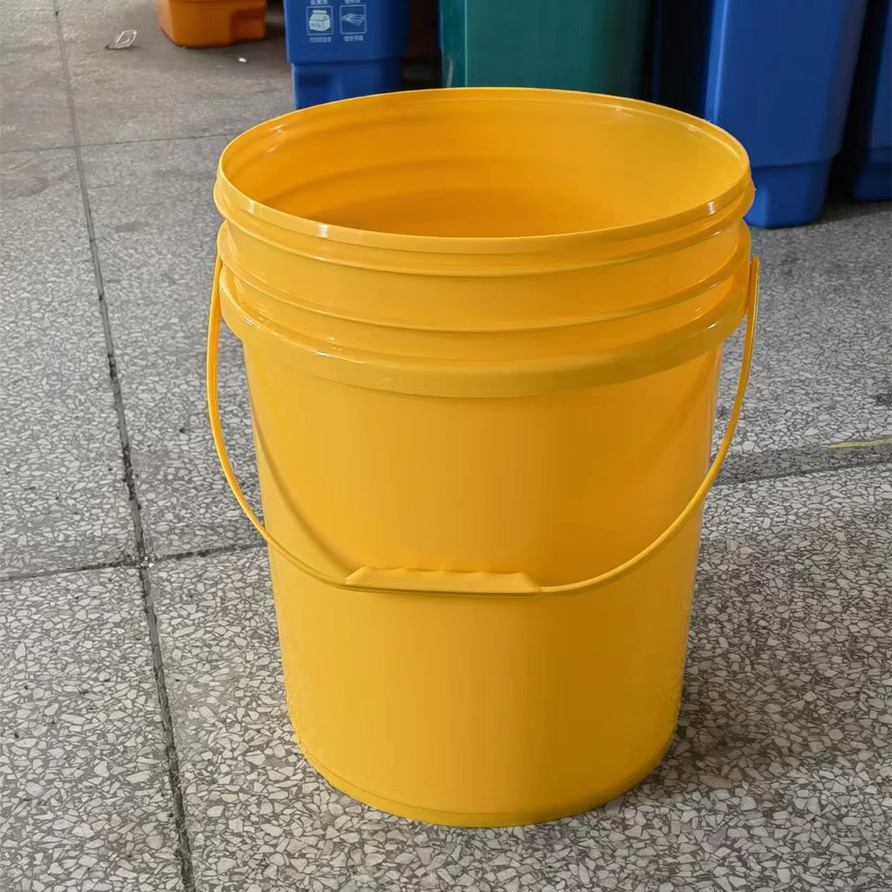 （颜色可选）18升16升15升14升20L圆形塑料桶带提手密封盖厦门厂