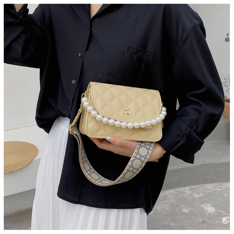 Fashion Pearl Chain Shoulder Messenger Portable Bag Wholesale display picture 16