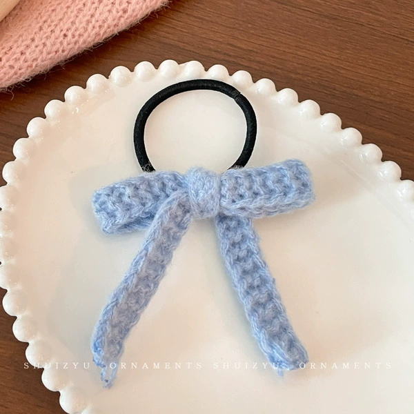Blue hairgrip with bow