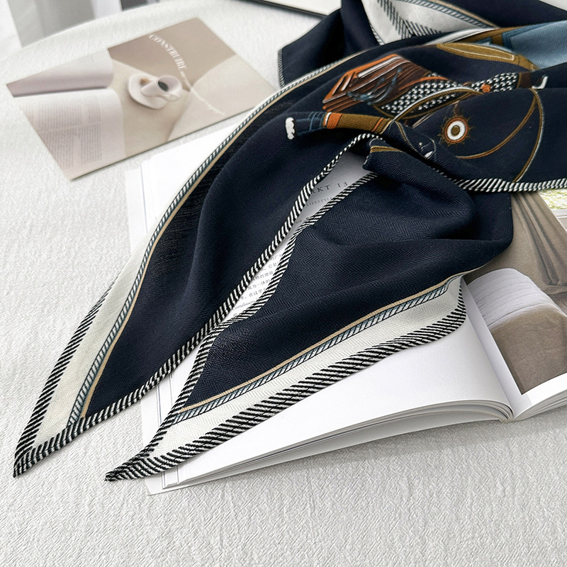 Otoño de moda en línea de tendencia impresa con toallas triangulares de herringbone coreana para mujeres con ropa profesional con chal