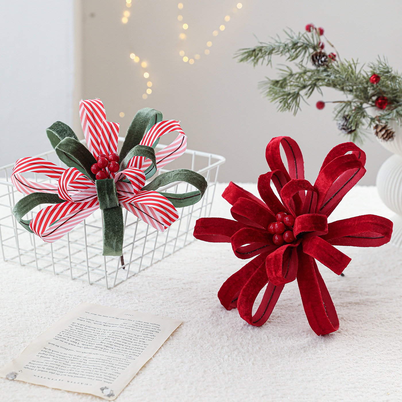 Nuevos productos de tela de flores de Navidad cintas de flores de frutas rojas de alta calidad tela de lujo ligera decoración de Navidad flores de simulación