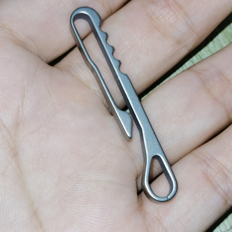 チタン合金のキーホルダーの男性の新型の腰のペンダントの多機能のキーホルダーは長くて丈夫です。|undefined