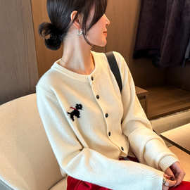 配围巾小狗刺绣羊毛针织开衫女欧洲站2025冬装新款欧货装毛衣外套