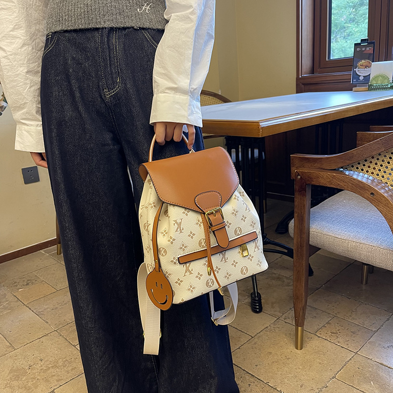 Mochila retro para mujer, mochila de color de contraste de gran capacidad para todo fósforo 2024 nuevo bolso de mujer estampado de alto valor de moda europea y americana