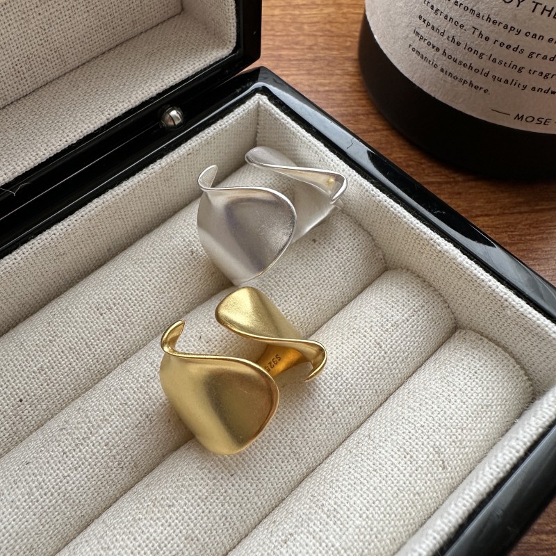 Small design matte base ring