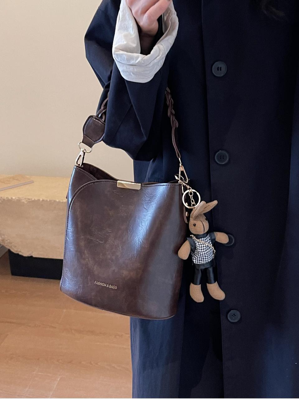 Cross-border retro nicho bolso de cubo para mujeres 2025 nuevo tipo de mochila casual de moda textura versátil bolso de hombro portátil