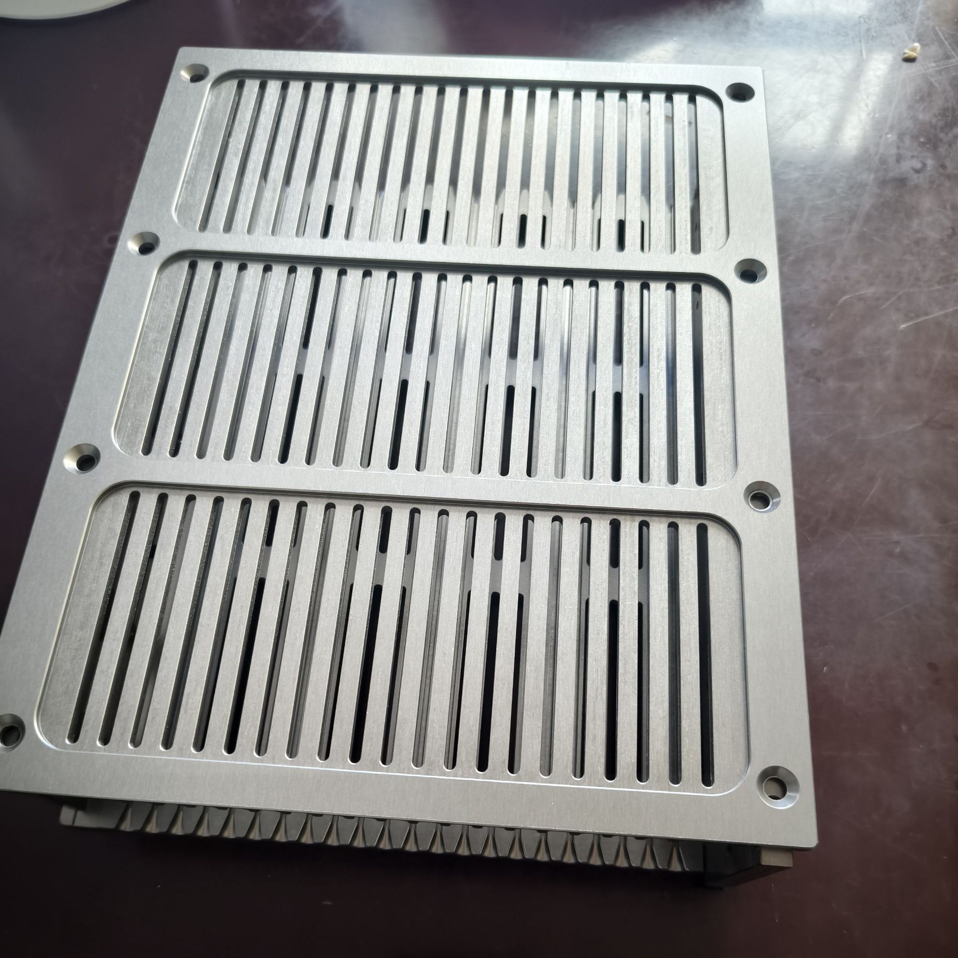 ���л��ӹ�������Ͻ���CNC��ϳ�ӹ��Ǳ��������