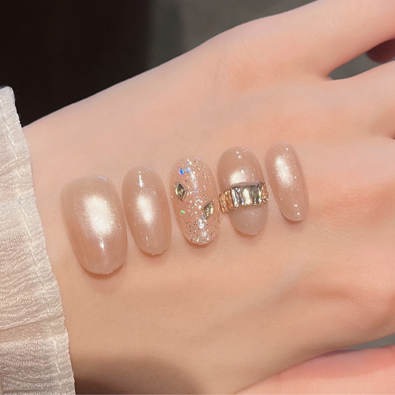Manual puro desgaste de uñas elíptico corto parche de uñas simple de alto nivel al por mayor productos terminados de uñas falsas