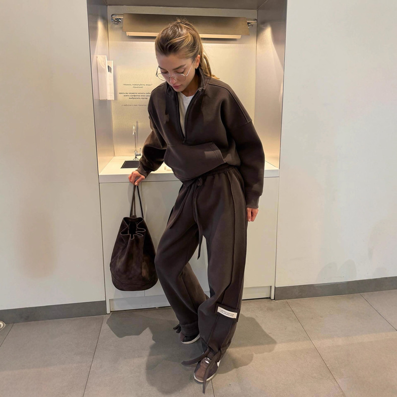 2025 Autumn and Winter New Niche Design Sweatshirt Suit Women's Half-Zip Top and Pants Brown Two-Piece Set Wholesale