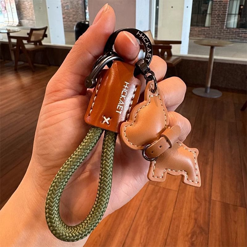 手工优质皮小狗汽车钥匙扣可爱法斗犬挂件创意情侣礼物高档包配饰|undefined