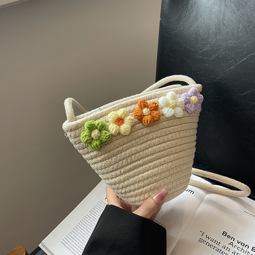 Hand-woven straw bag lady 2024 new casual crossbody small bag pastoral style vacation beach bag bucket bag summer