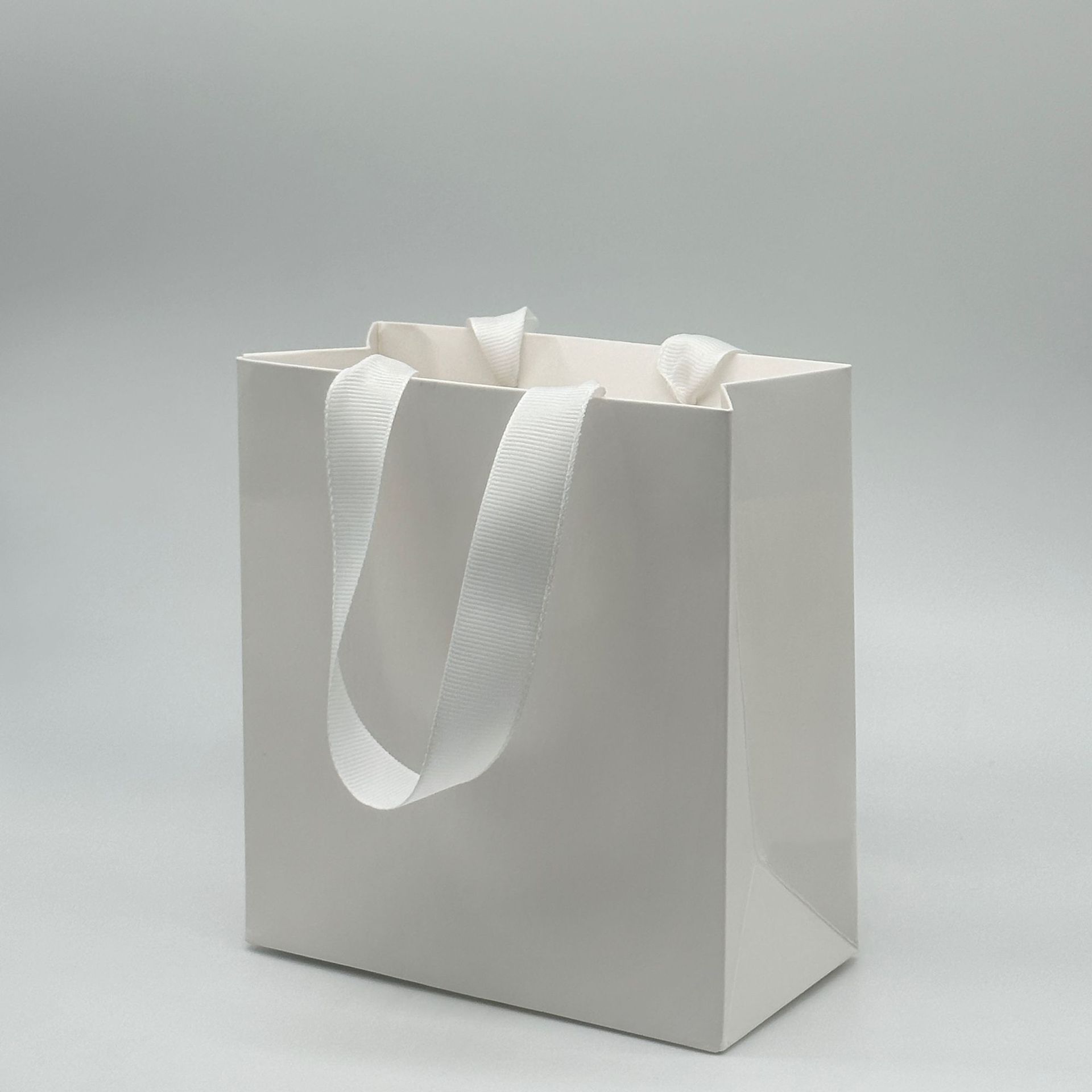 Caja de cajón de papel exterior multicolor extraída Caja de suspensión de almacenamiento Anillo de embalaje de red Caja de joyería de cristal antioxidante