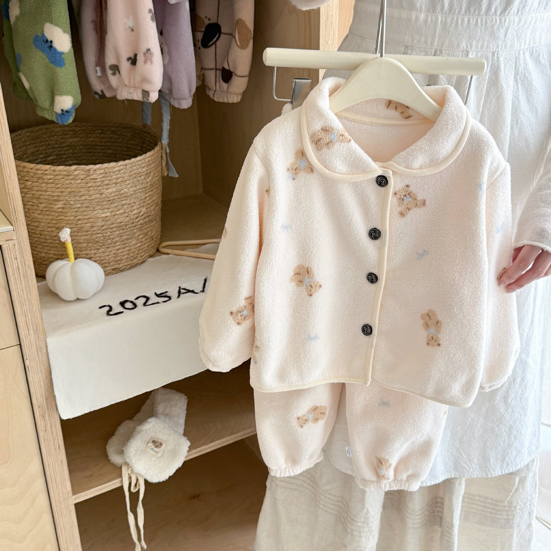 Pijamas para niños engrosados ropa de hogar Cardigan juego de niños y niñas otoño invierno pelusa con collar de peluche caliente dos conjuntos