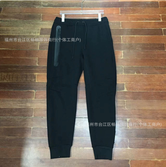 바지. 검정색