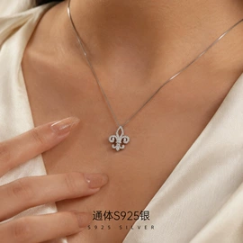 戒指;耳钉;手链