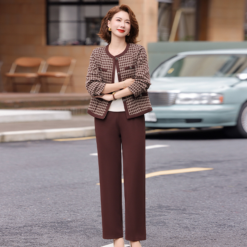妈妈秋装套装2025新款中老年女春秋洋气减龄小香风上衣裤子两件套|undefined