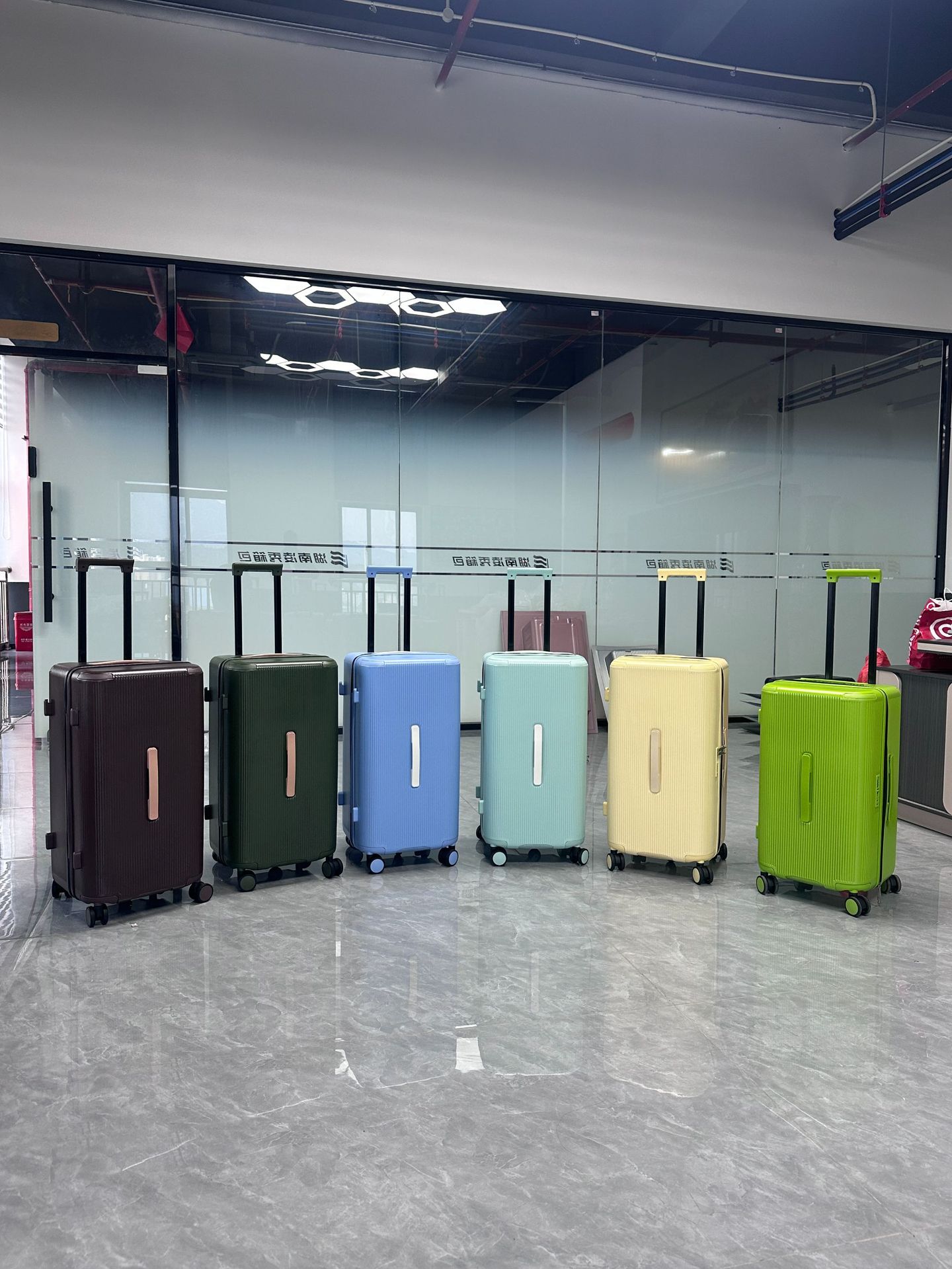 Capacious suitcase, increased thickness 5
