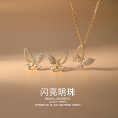 光沢のある真珠の銅のイヤリングとネックレスセット蝶色褪せない女性の軽い高級ハイエンドの国境を越えた卸売ジュエリー