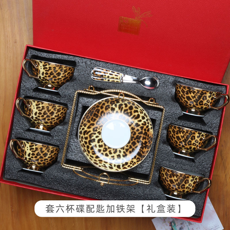 Leopardo de lujo ligero hueso de porcelana taza de café y plato conjunto de taza de té europea en línea exquisita taza de cerámica plato clásico alto valor nominal