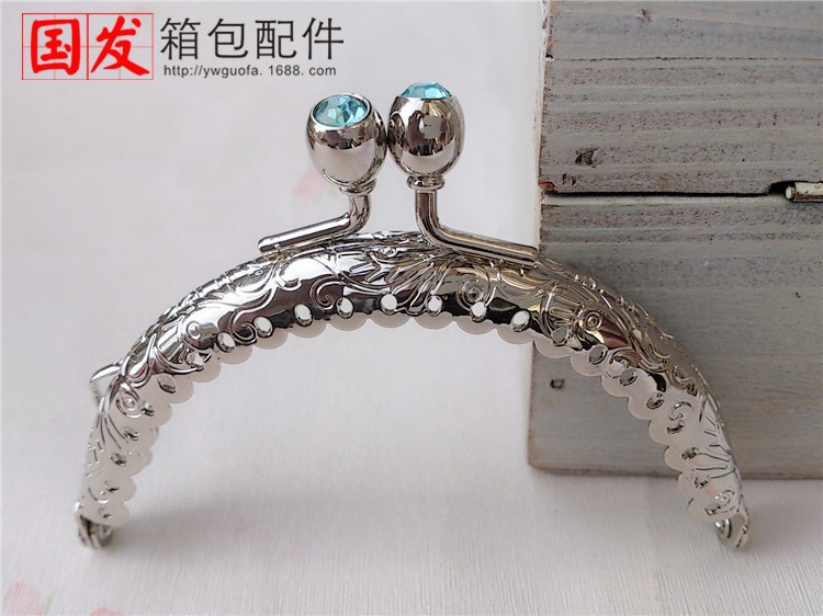 Spot 8.5CM semicircular dragón y flor de Phoenix encaje azul broca de oro hecha a mano bolsas de oro DIY