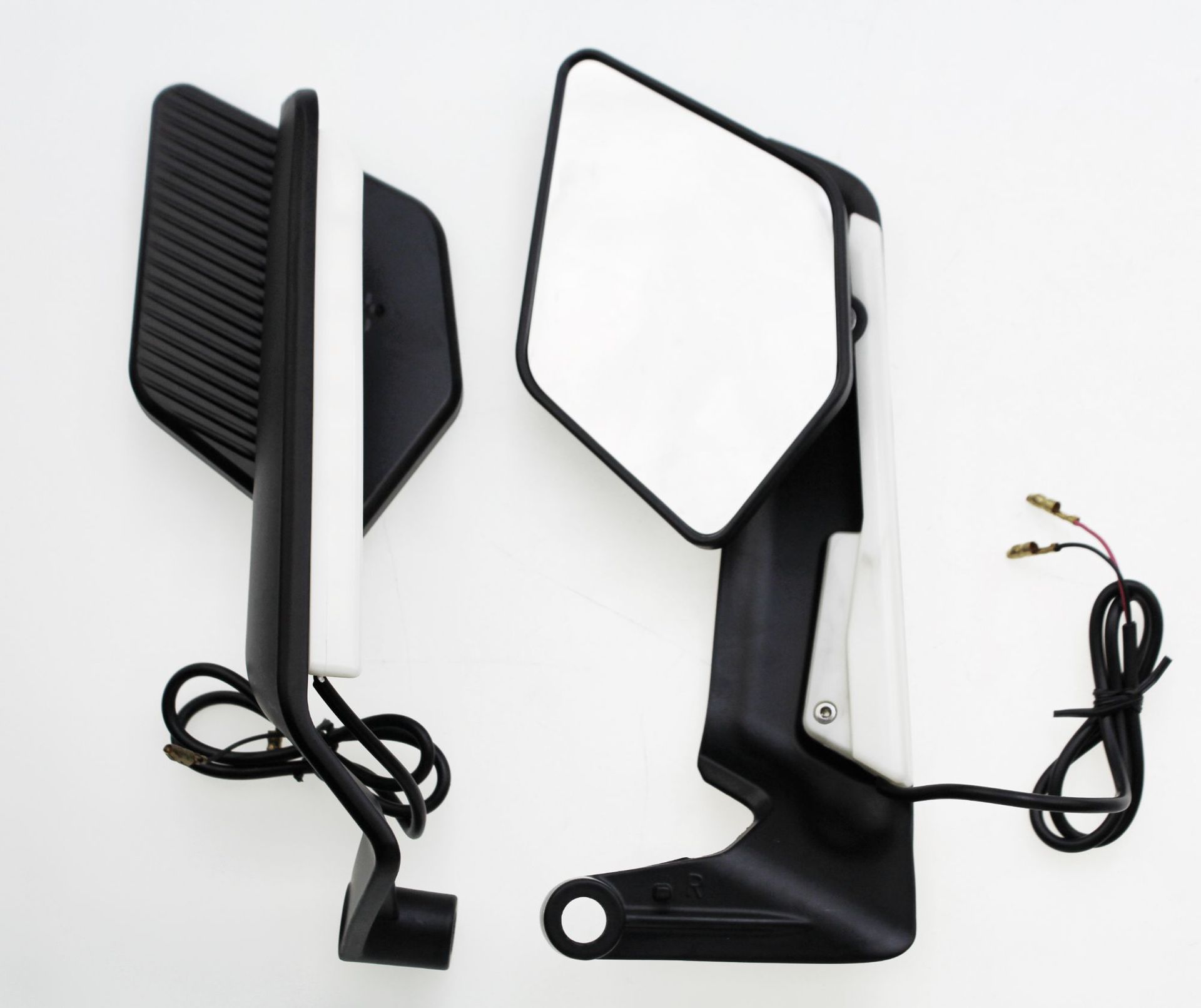 Hot-Selling Motorcycle Modified New Style Wind Wing Rearview Mirror Street Bike Sports Car Aluminum Alloy Reflector Mirror