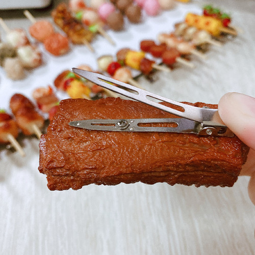 The same style simulates a piece of braised pork ribs hairpin hairpin hairpin funny side clip fun decorative accessories