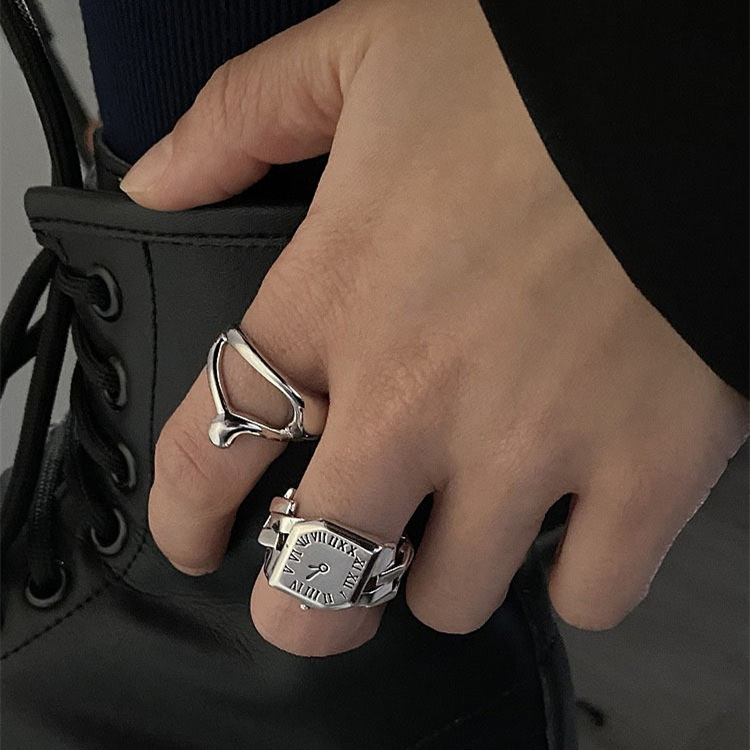 Versión coreana del anillo de números romanos para mujer, reloj de la industria pesada de la moda retro S925, anillo abierto plateado, anillo de dedo de comida de hip-hop