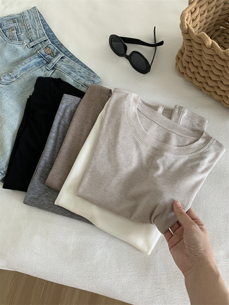 夏の新型丸首の小さい飛袖tシャツの女子学生の薄い金は身を修めてやせています。