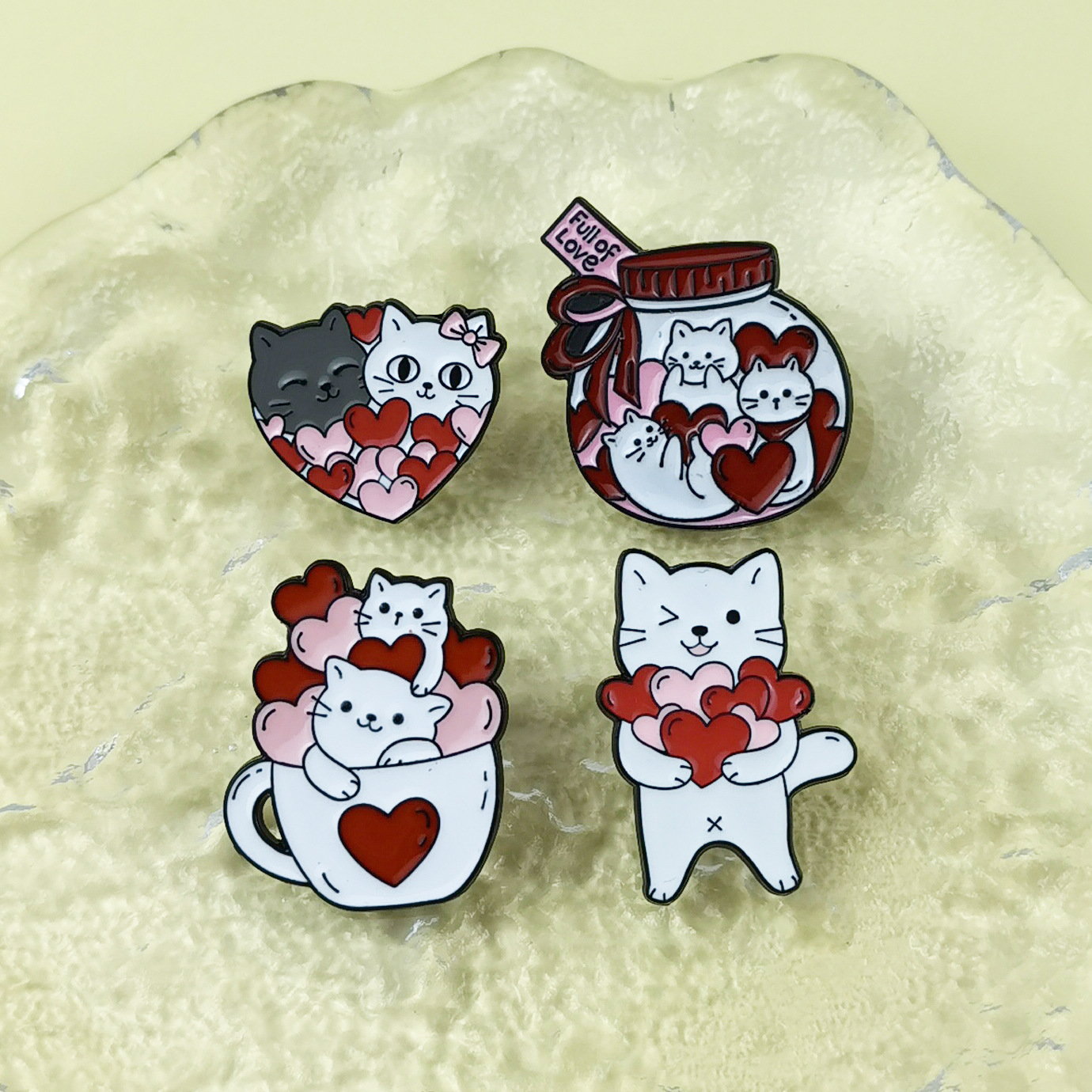 Cross-border Cartoon Cat Brooch With Heart, Red Bapa Decoration Badge, Men's And Women's Clothing Accessories In_voghion.com