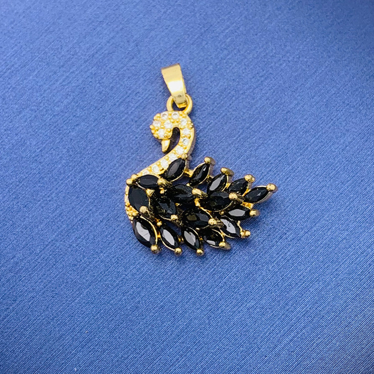 百種類のペンダントは心のままにファッションの経典を配合します。カップルの美しいペンダントは親友のアクセサリーを送ります。