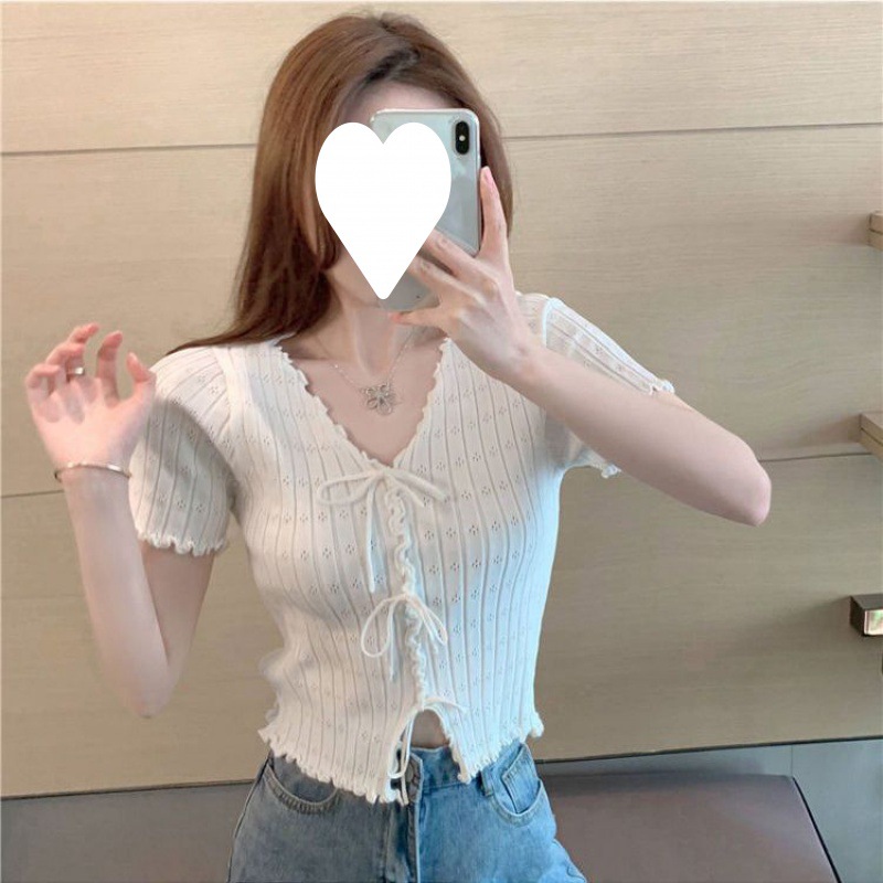 Knitted short sweater with bow
