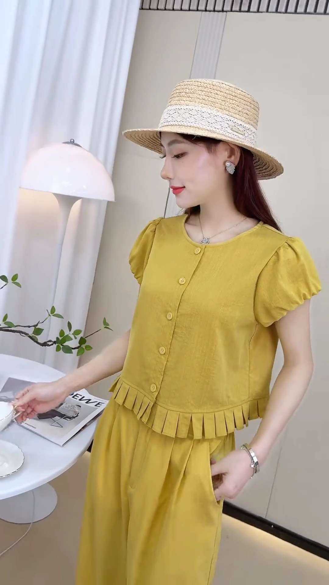 Bộ quần áo nữ mùa hè gồm áo ngắn thiết kế kiểu tây và quần ống rộng hai mảnh A5216 — Màu xanh lam đậm chi tiết 1