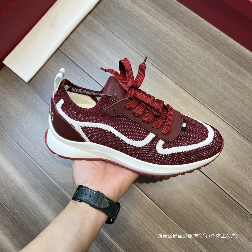 Low red solid color black casual footwear