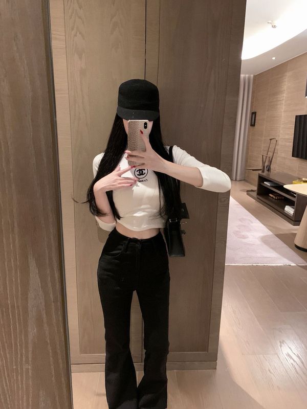 南油双C家秋新款高版本精美印花简单大方黑白两色新款露腰打底衫|undefined