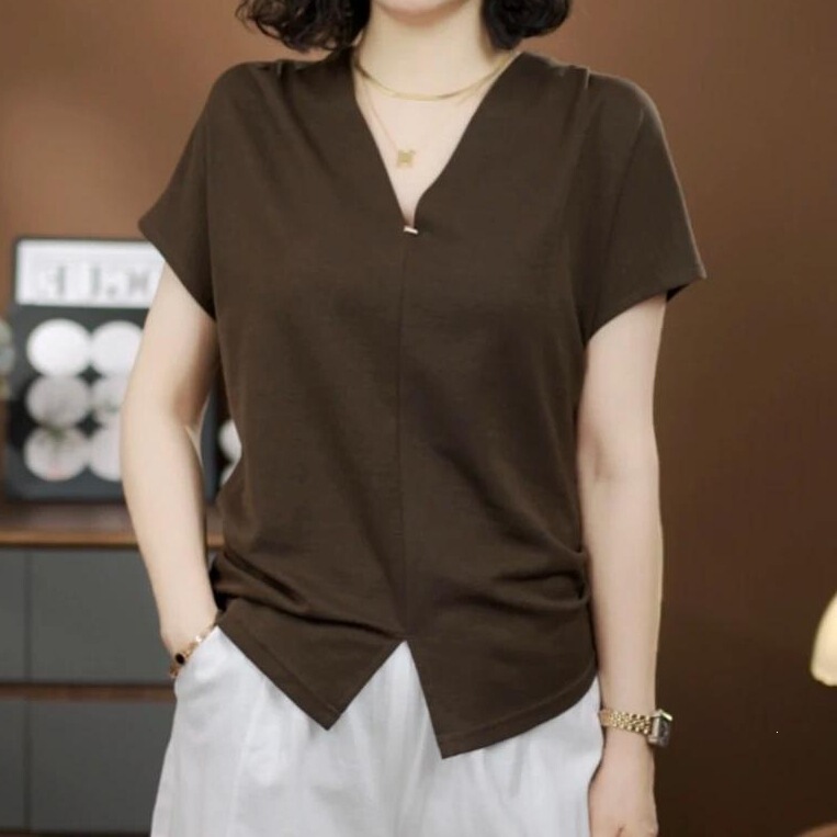 Versatile and Stylish Short-Sleeve Top with Pleated Waist Design That Slims the Figure