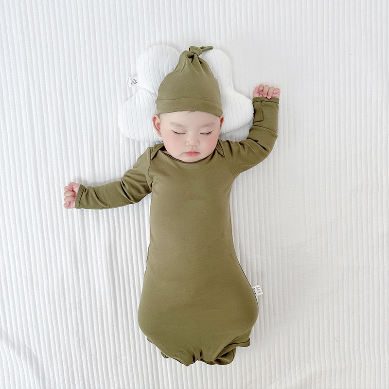 카키 + 뾰족한 모자